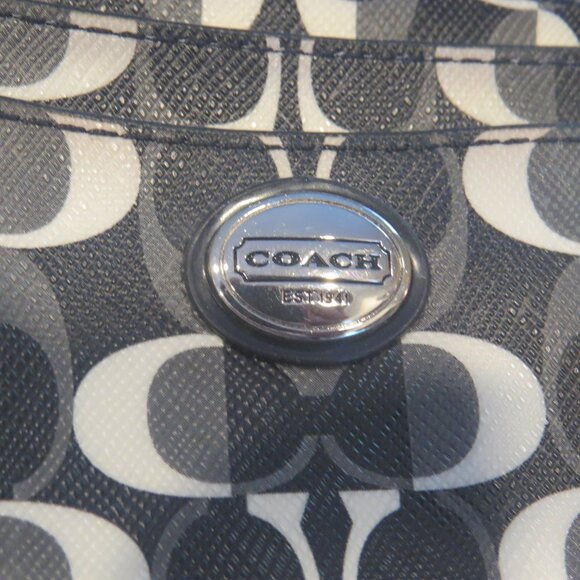 Coach Black White Grey Signature Zip Pouch Keychain Wallet 14.5 x 10 x 2 cm NWT - Picture 4 of 6
